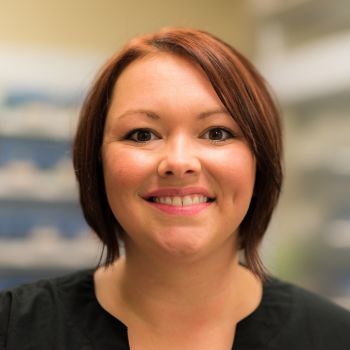 Image of woman named Rachelle compounding pharmacy technician in Dayton, Ohio.
